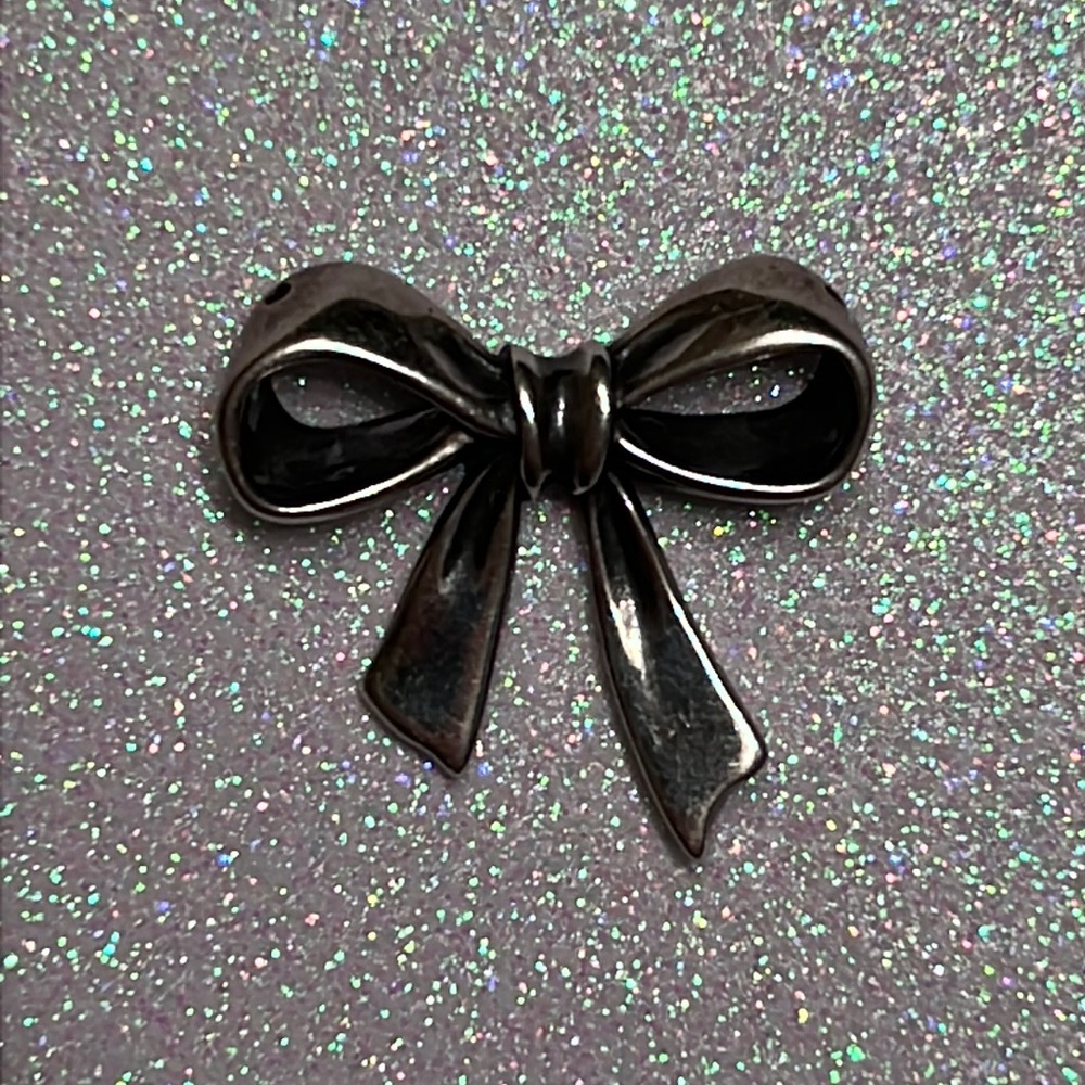 James Avery retired bow pendant